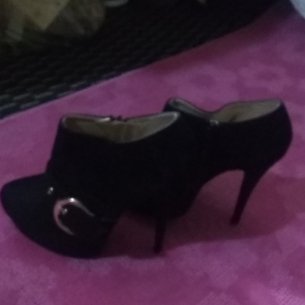Black booties w/gold buckle
